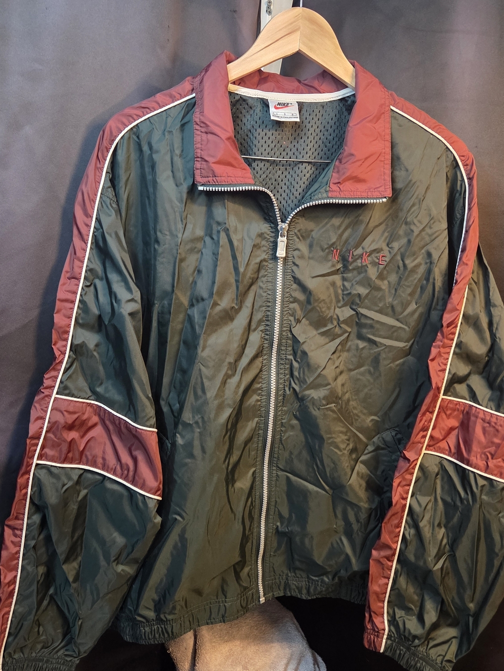 Nike Men's Green and Burgundy Windbreaker Jacket